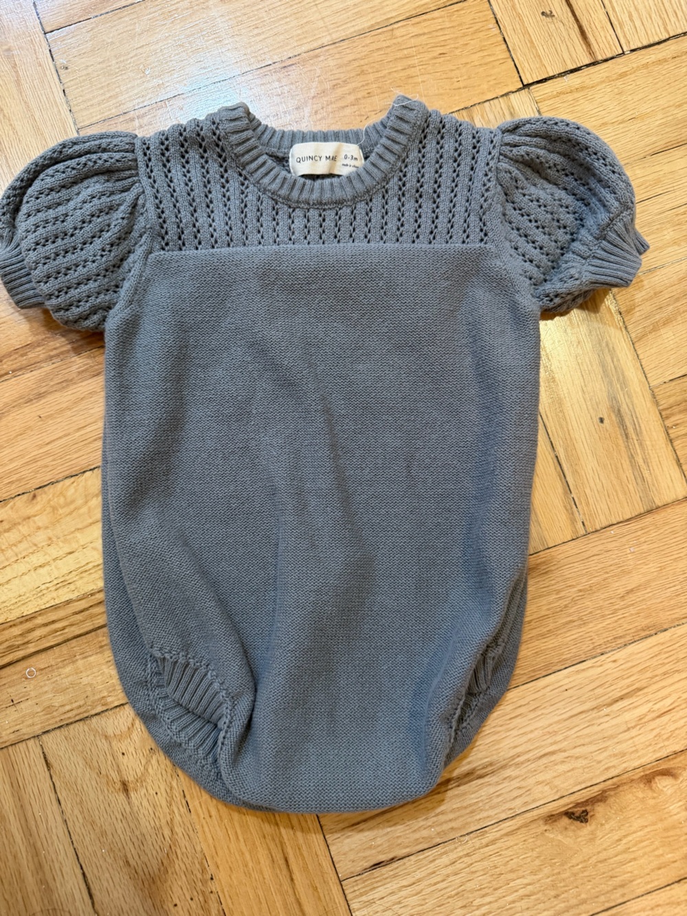 Quincy Mae 0-3 month baby onesie 100% organic cotton